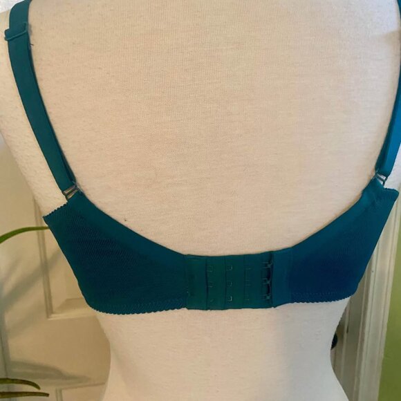 Emerald green lined lace bra sz 40 C. Like new. - Picture 2 of 5